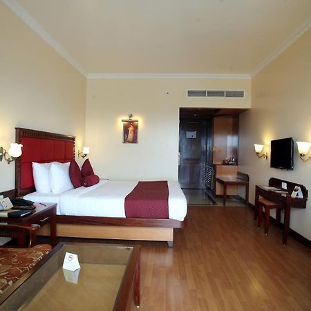 Joys Palace Hotel Thrissur Екстер'єр фото