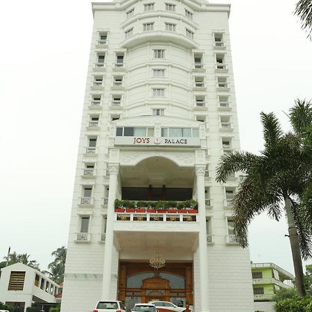 Joys Palace Hotel Thrissur Екстер'єр фото