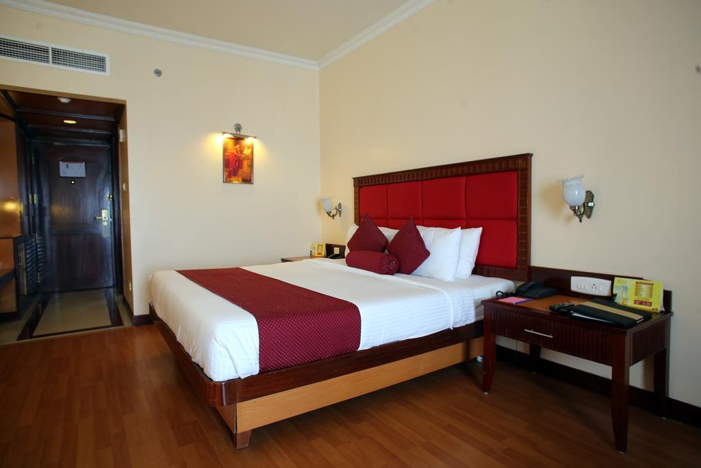 Joys Palace Hotel Thrissur Номер фото