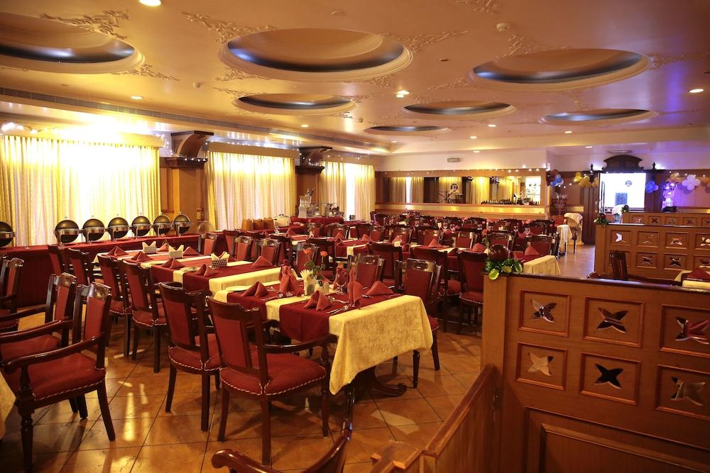 Joys Palace Hotel Thrissur Екстер'єр фото