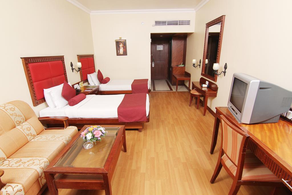 Joys Palace Hotel Thrissur Екстер'єр фото