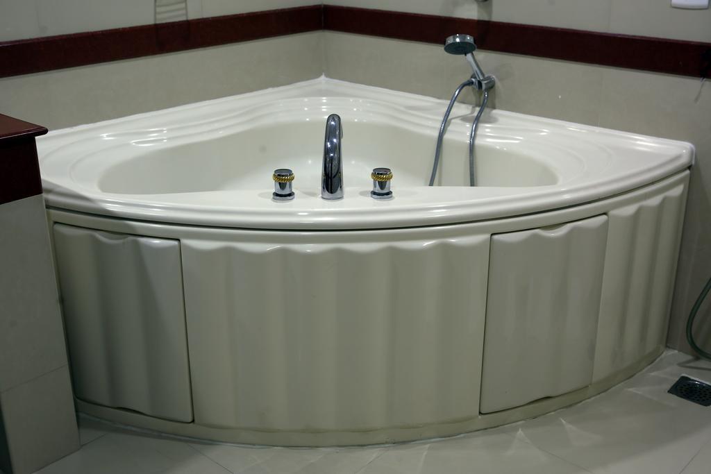 Joys Palace Hotel Thrissur Екстер'єр фото