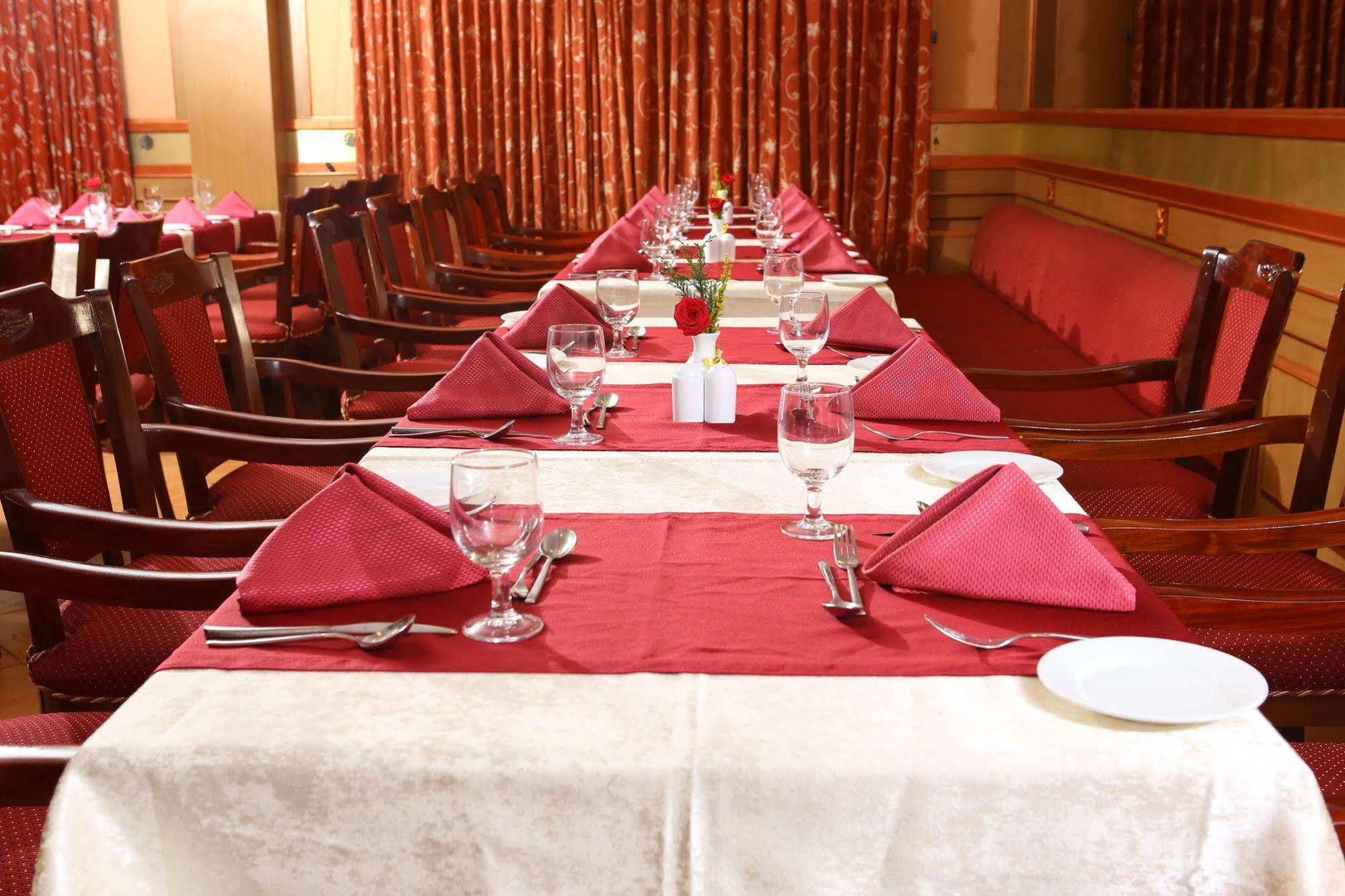 Joys Palace Hotel Thrissur Екстер'єр фото