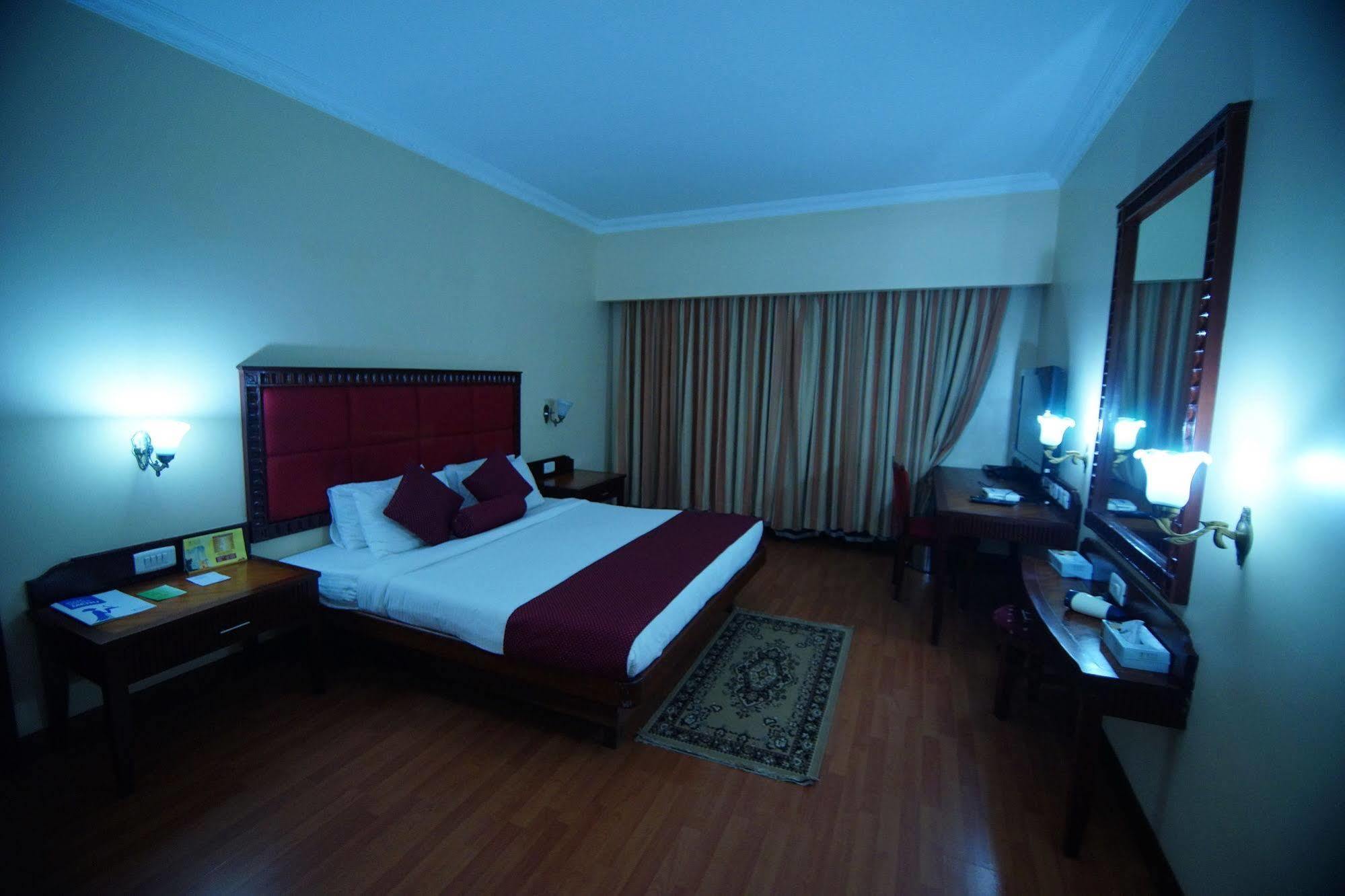 Joys Palace Hotel Thrissur Екстер'єр фото