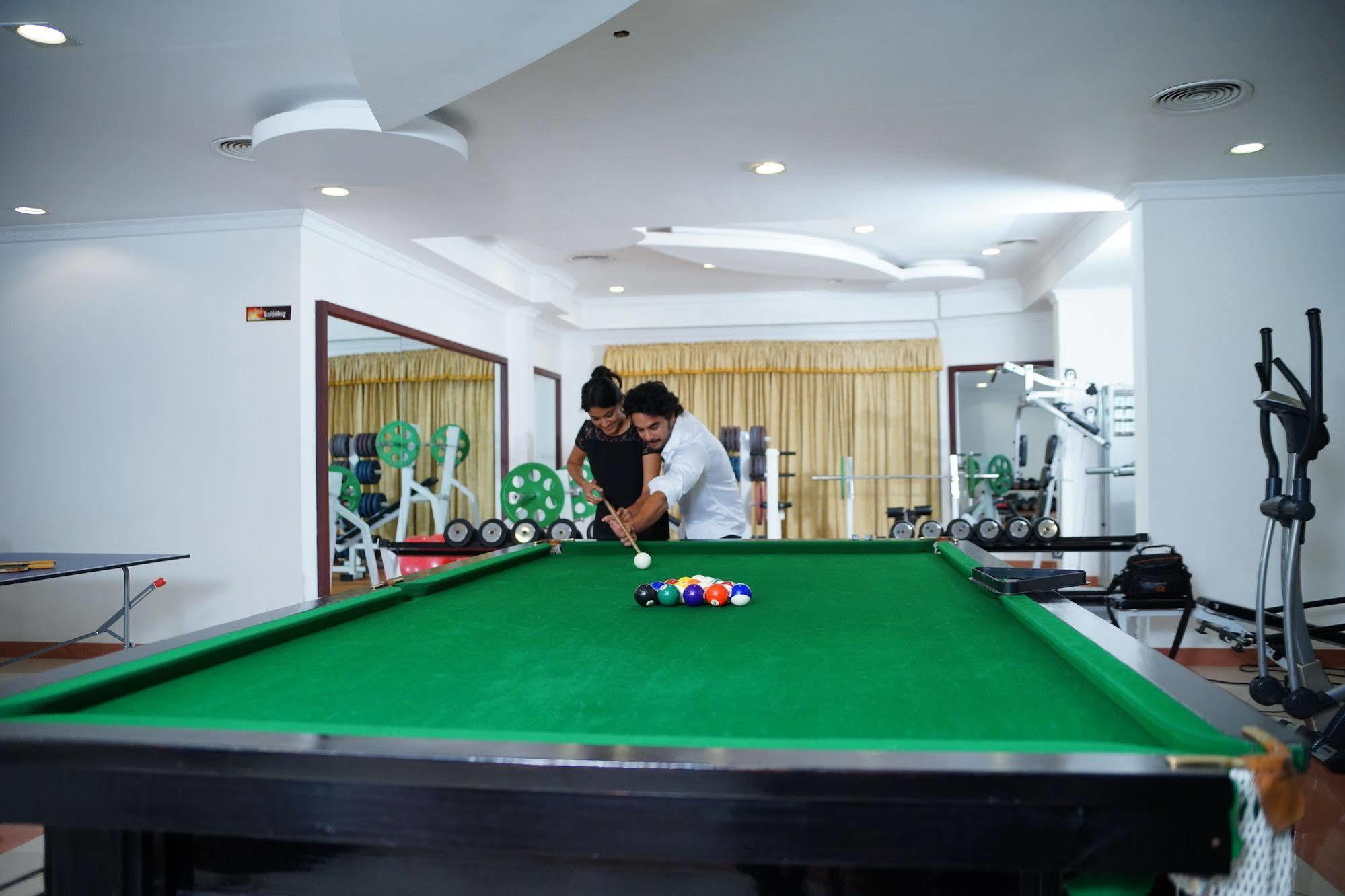 Joys Palace Hotel Thrissur Екстер'єр фото