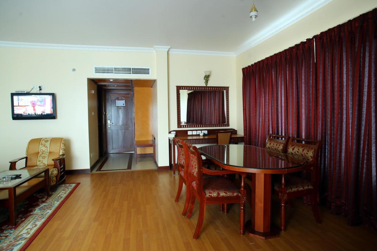 Joys Palace Hotel Thrissur Екстер'єр фото